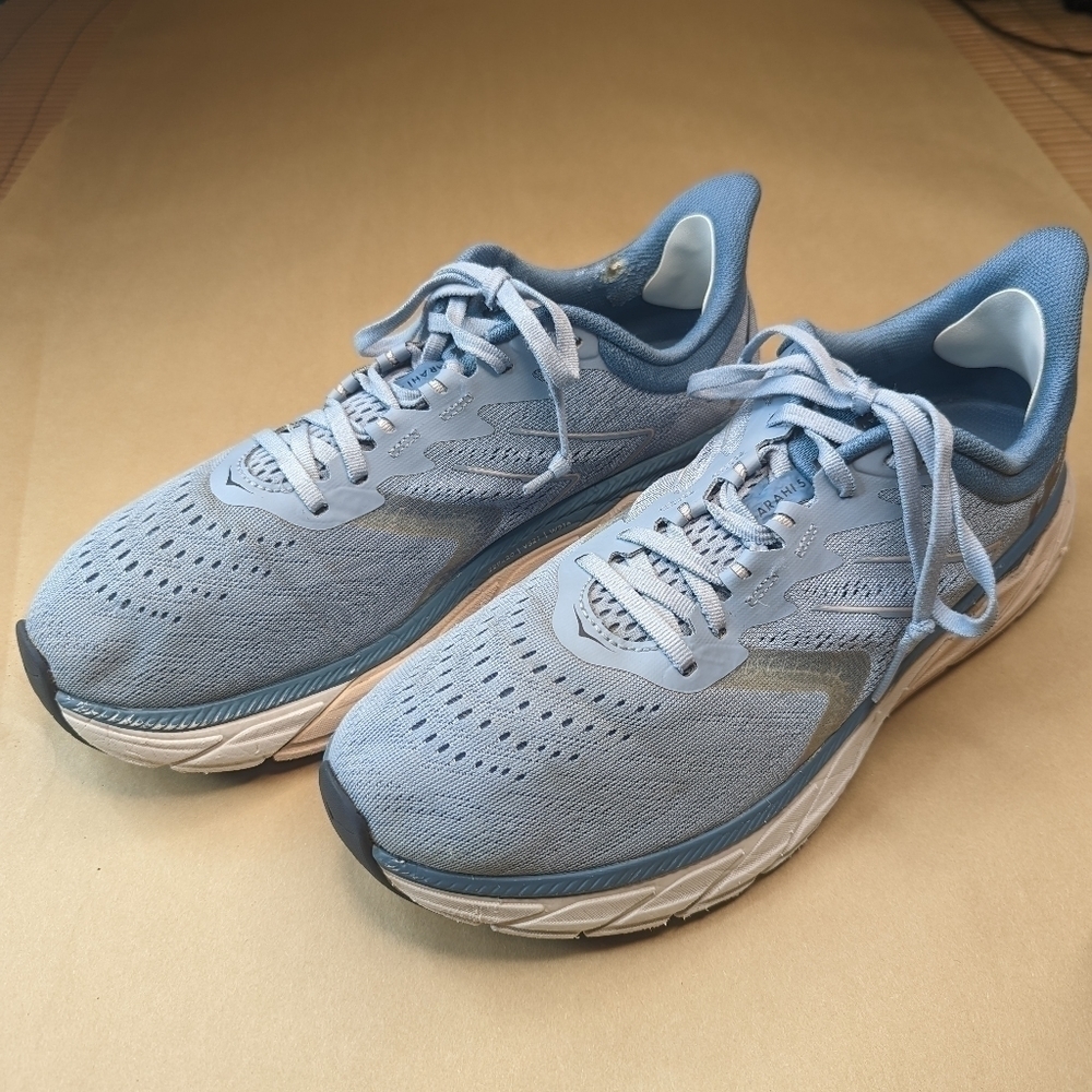 Hoka One One Men's Arahi 5 Blue Running Shoes Size US 10, EU 44.  Repaired spot